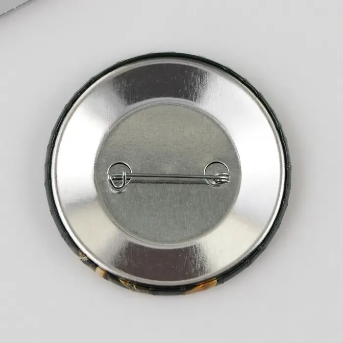 Подарочный набор, ручка шариковая 0.5 мм, значок «Выпускной: Прощай школа» Подарочный набор, ручка шариковая 0.5 мм, значок «Выпускной: Прощай школа»