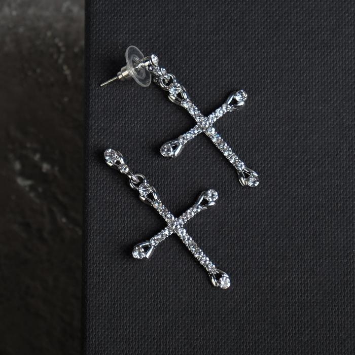 Серьги со стразами «Крестики» вставки, цвет белый в серебре