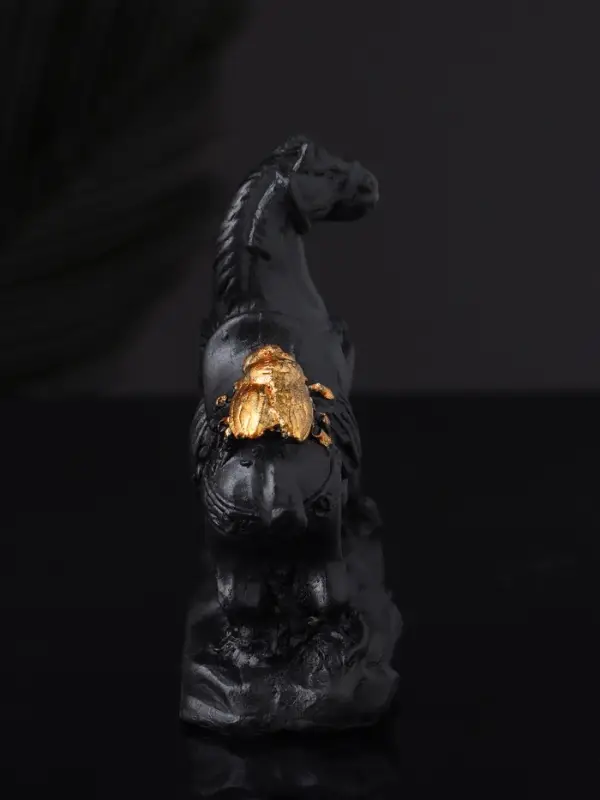 Фигура "Конь с мухой", 8х6х3 см, черный