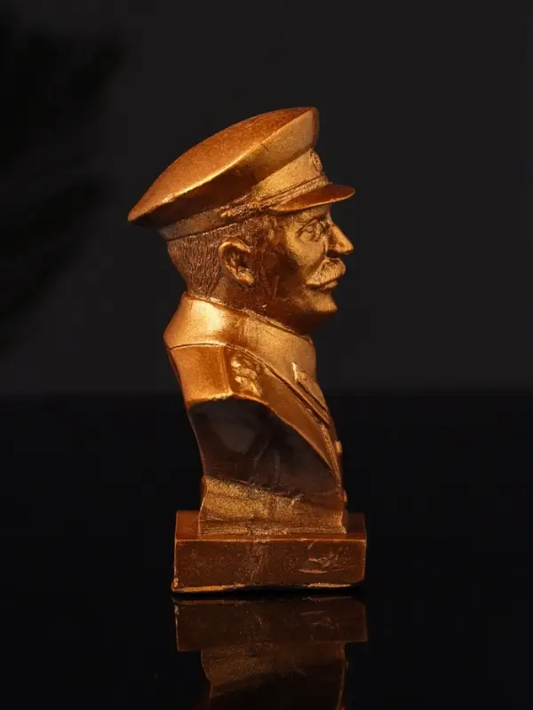 Бюст И.В. Сталин, 10х7х5см, бронза Бюст И.В. Сталин, 10х7х5см, бронза