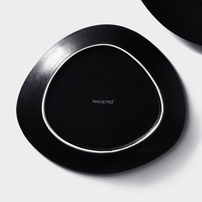Набор тарелок фарфоровых Magistro Carbon, 21×18,5см, цвет чёрный Набор тарелок фарфоровых Magistro Carbon, 21×18,5см, цвет чёрный