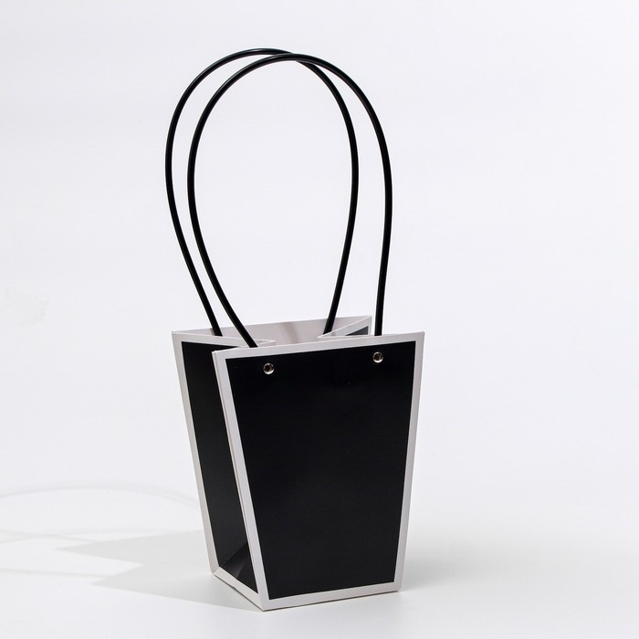 Сумка для цветов Черная влагостойкая, 17x17-11.5 x 11.5-20 см Сумка для цветов Черная влагостойкая, 17x17-11.5 x 11.5-20 см