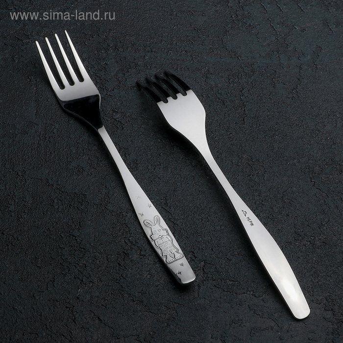Вилка детская столовая «Антошка», длина 17,5 см, толщина 2 мм, цвет серебряный Вилка детская столовая «Антошка», длина 17,5 см, толщина 2 мм, цвет серебряный