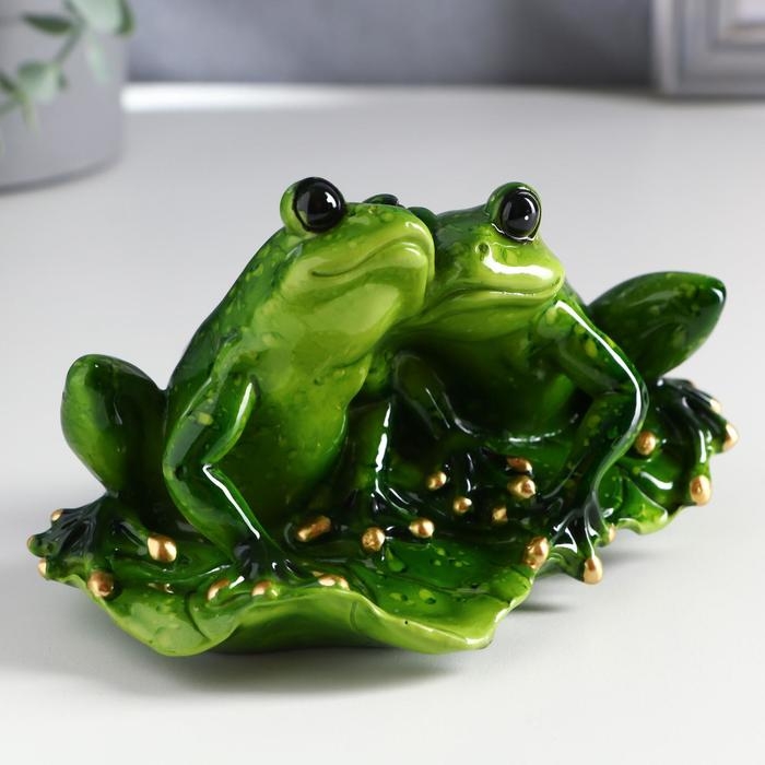 Сувенир полистоун лак Сувенир полистоун лак "Лягушки на листе" 8,5х14х9,5 см