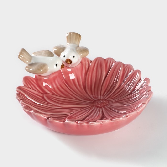 Блюдо керамическое «Голубки на цветке», 13×13,5×3 см, цвет розовый