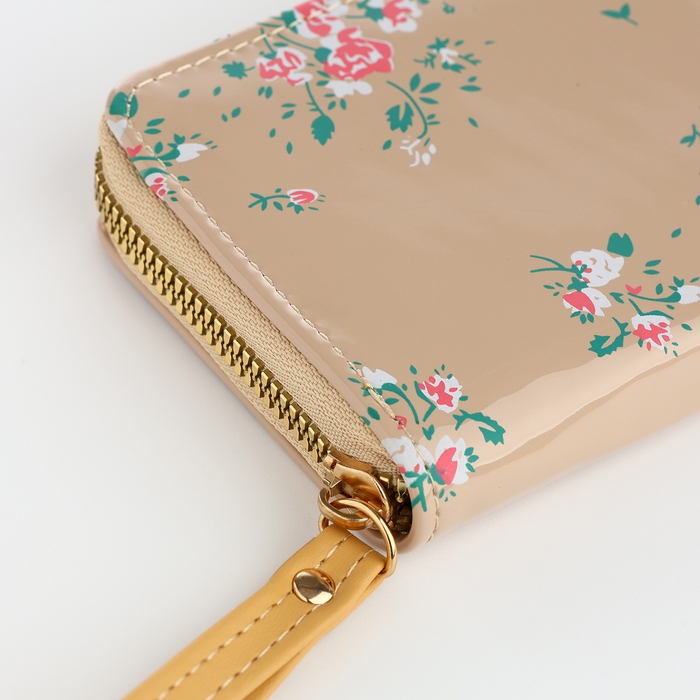 Кошелёк женский на молнии, лакированный, цвет бежевый Кошелёк женский на молнии, лакированный, цвет бежевый