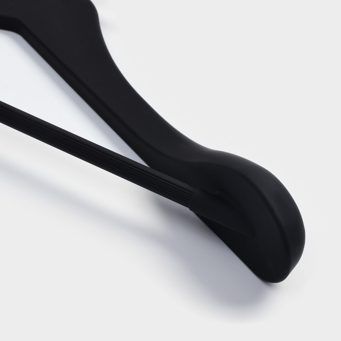 Плечики - вешалка для одежды LaDо́m Soft-touch, 45×23×4,8 см, с перекладиной, широкие плечики Плечики - вешалка для одежды LaDо́m Soft-touch, 45×23×4,8 см, с перекладиной, широкие плечики