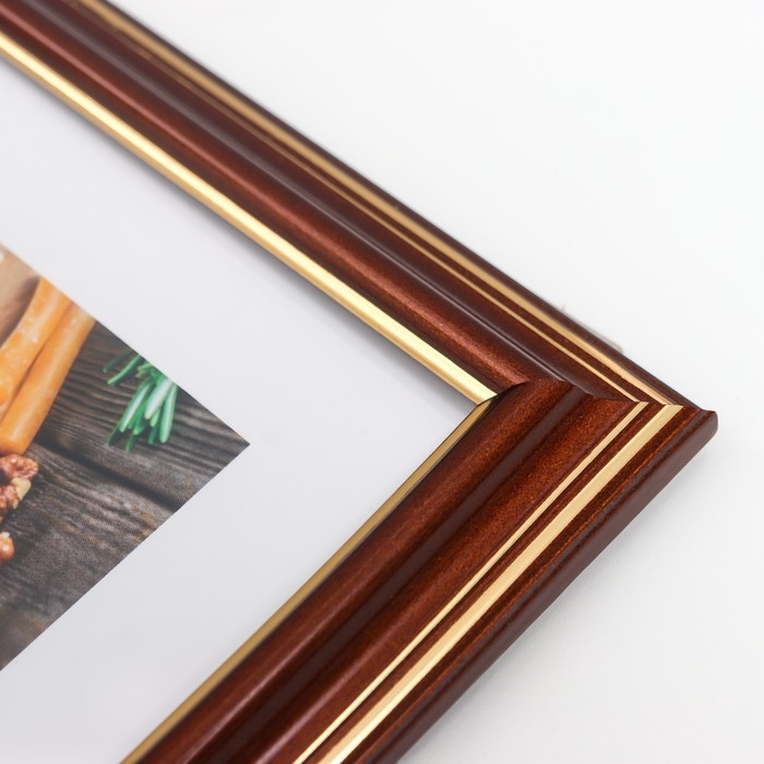 Фоторамка 15х20 (282Р) темный орех с золотом (пластиковый экран) Фоторамка 15х20 (282Р) темный орех с золотом (пластиковый экран)