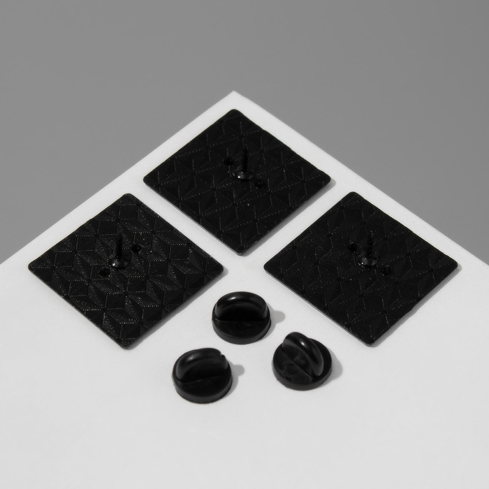 Набор значков (3шт) Набор значков (3шт) "Кот" прячущийся, цветной в чёрном металле