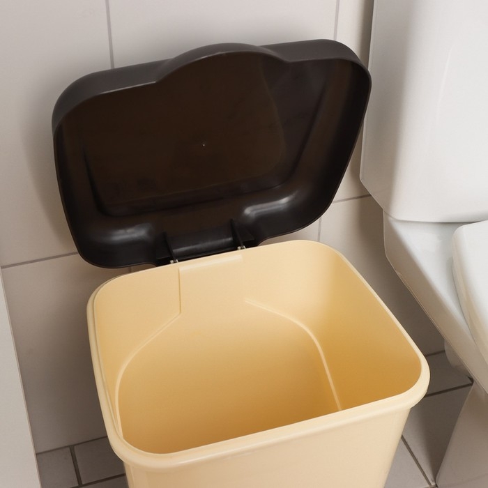 Контейнер для мусора с педалью, 20 л, цвет МИКС Контейнер для мусора с педалью, 20 л, цвет МИКС