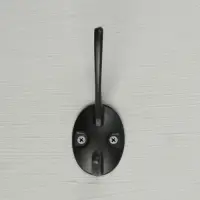 Крючок мебельный ТУНДРА TKd=002 LIGHT, двухрожковый, черный