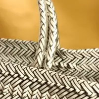 Сумка плетёная пластиковая 30х15х35 см, цв. чёрный-белый Сумка плетёная пластиковая 30х15х35 см, цв. чёрный-белый