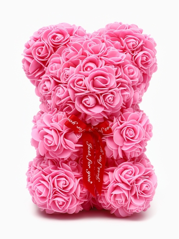 Медведь из розовых роз