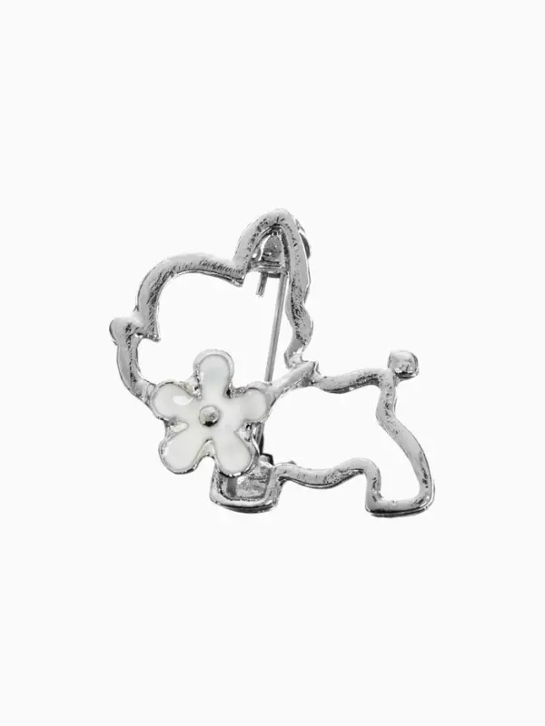 Брошь &laquo;Собачка с цветочком&raquo;, белая в серебре