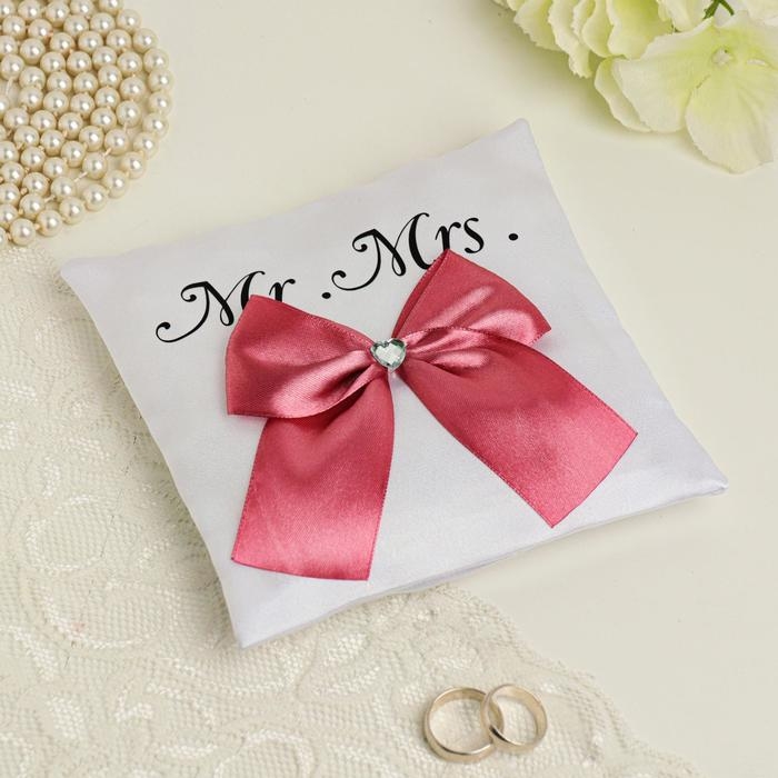 Подушечка для колец Подушечка для колец "Смит", белая с розовым бантом