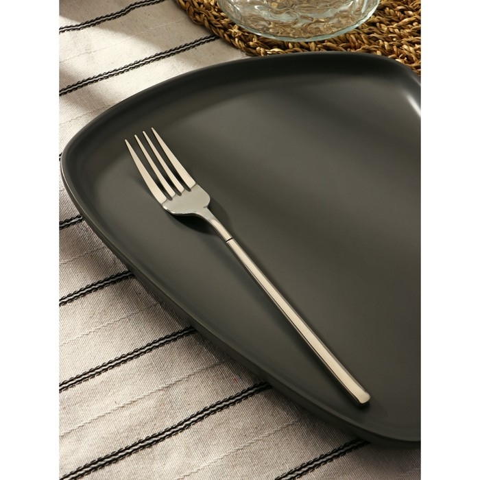 Вилка столовая из нержавеющей стали Magistro Line, h=21,5 см, цвет серебряный Вилка столовая из нержавеющей стали Magistro Line, h=21,5 см, цвет серебряный