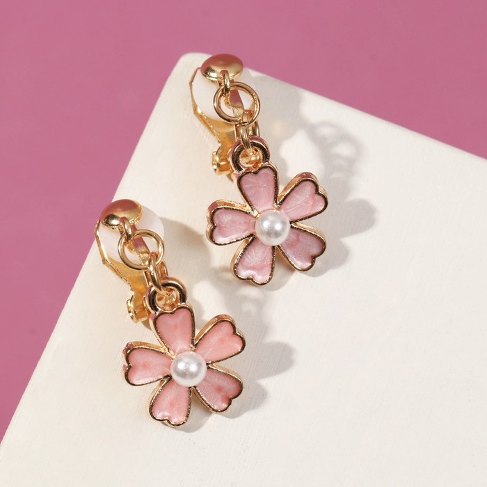 Серьги-клипсы детские «Выбражулька» цветочек с жемчужиной, цвет бело-персиковый в золоте Серьги-клипсы детские «Выбражулька» цветочек с жемчужиной, цвет бело-персиковый в золоте