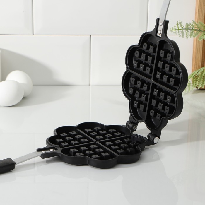 Сковорода двойная Доляна «Венские вафли», d=14 см, пластиковая ручка, цвет чёрный Сковорода двойная Доляна «Венские вафли», d=14 см, пластиковая ручка, цвет чёрный