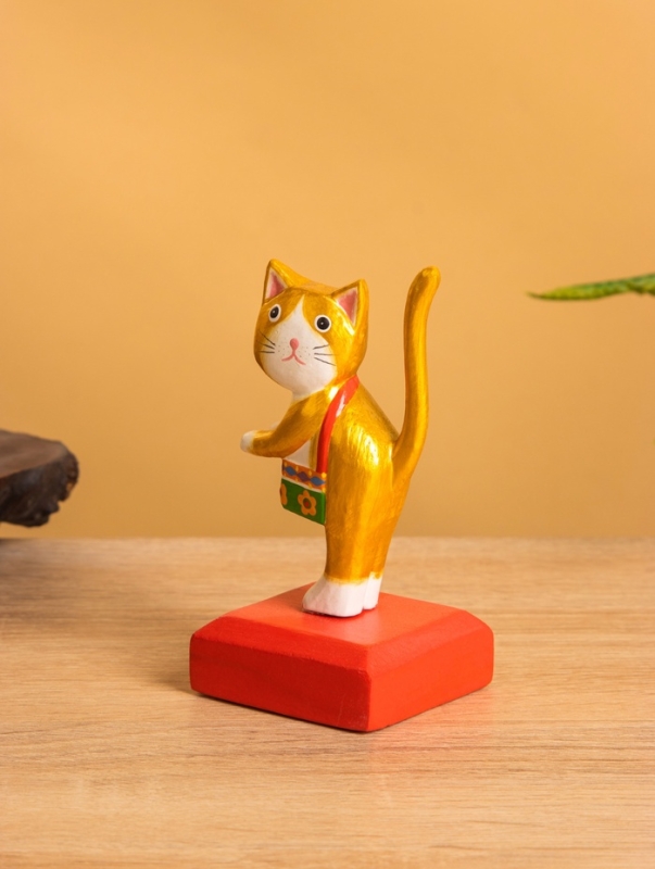 Сувенир на подставке «Кошка с сумочкой», 5×5×11 см, дерево Сувенир на подставке «Кошка с сумочкой», 5×5×11 см, дерево