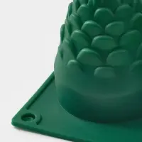 Форма для выпечки новогодняя Доляна &laquo;Шишки&raquo;, 8 ячеек (4&times;5.5&times;6.7 см), 29.8&times;17.3&times;7.5 см, силикон, зелёная