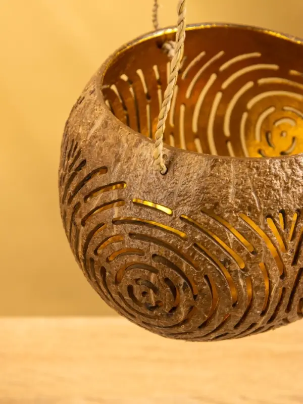 Подсвечник подвесной из кокоса, 13-17 см, коричневый Подсвечник подвесной из кокоса, 13-17 см, коричневый