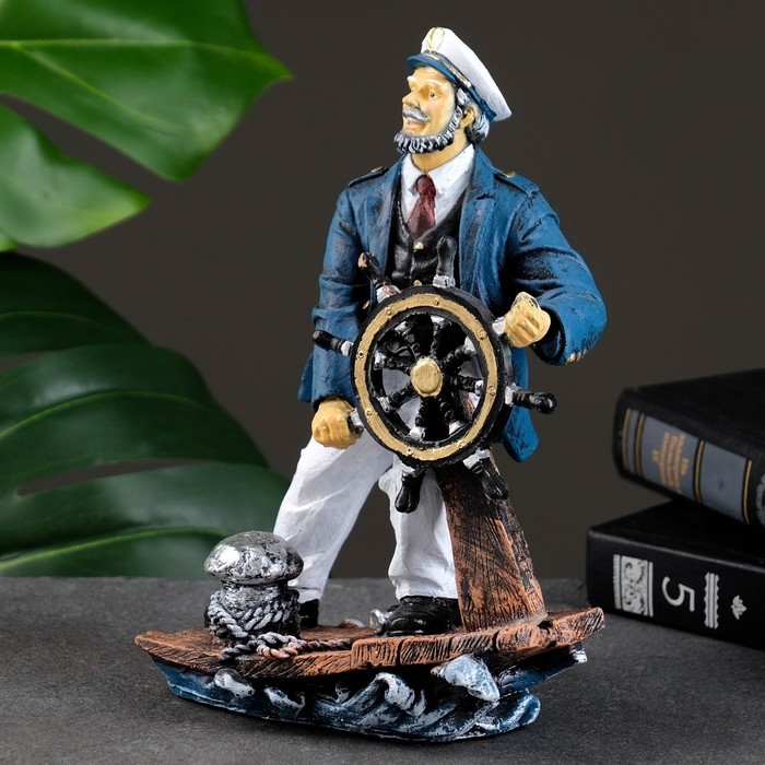 Фигура  Фигура "Капитан за штурвалом" 9х20х14см