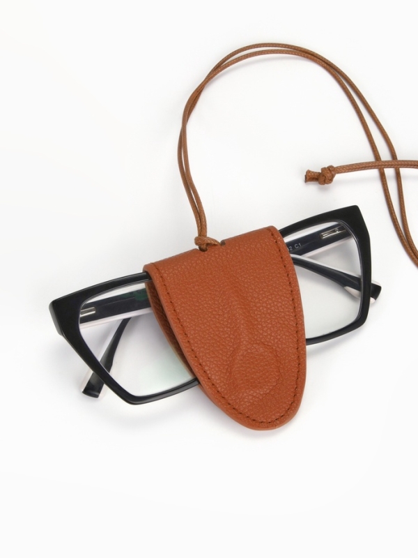 Держатель для очков на шею, шнурок  88 см, 4.5 х 7 см, коричневый Держатель для очков на шею, шнурок  88 см, 4.5 х 7 см, коричневый