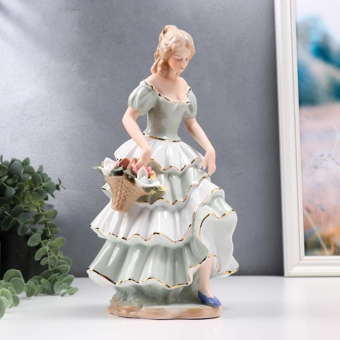 Сувенир керамика  Сувенир керамика "Крестьянка в  платье с оборками с корзиной цветов"МИКС 31х16х15 см