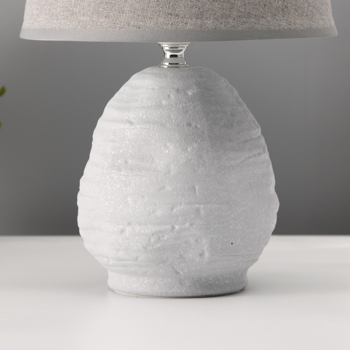 Настольная лампа с абажуром RISALUX «Аризона», 1×40 Вт, Е27, серый, 20×20×32 см Настольная лампа с абажуром RISALUX «Аризона», 1×40 Вт, Е27, серый, 20×20×32 см