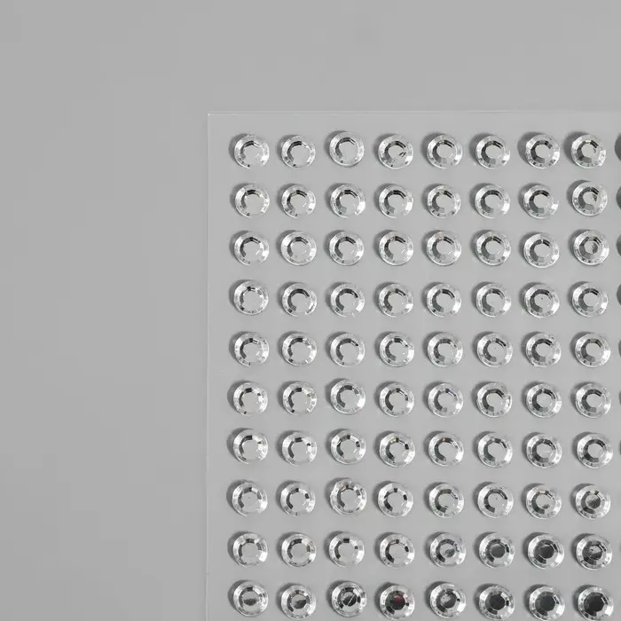 Стразы самоклеящиеся, d = 5 мм, 160 шт на листе на листе, цвет серебряный Стразы самоклеящиеся, d = 5 мм, 160 шт на листе на листе, цвет серебряный