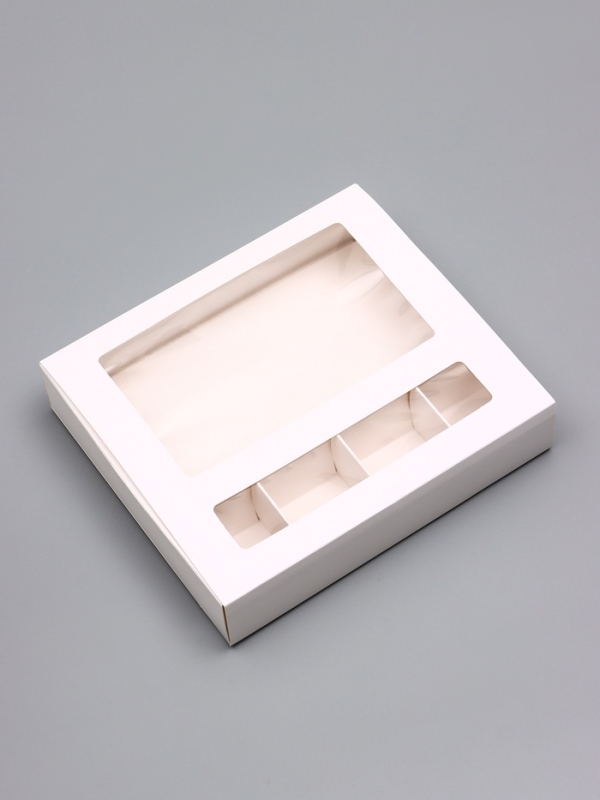 Коробка для 4 конфеты и шоколадку, 17,7 х 15,7 х 3,85 см. Кондитерская упаковка Коробка для 4 конфеты и шоколадку, 17,7 х 15,7 х 3,85 см. Кондитерская упаковка