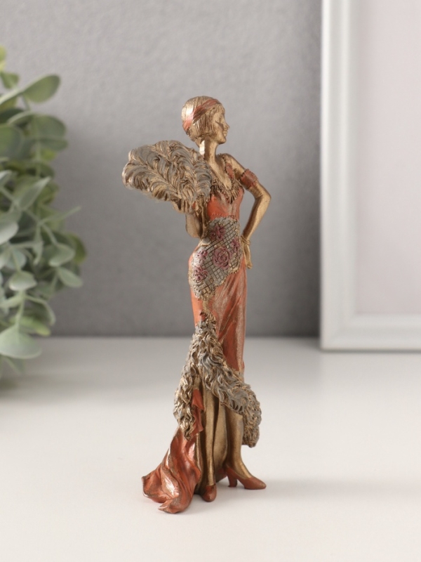 Сувенир полистоун  Сувенир полистоун "Леди в платье 20-30-х годов со страусиным веером" 6,5х4х15 см