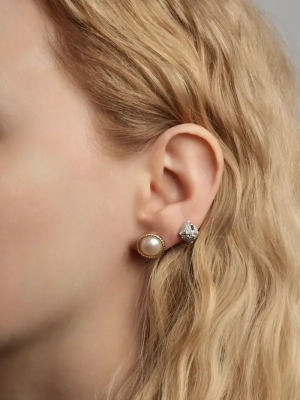 Серьги пусеты One year, 12 пар, цветочное настроение, белые в золоте