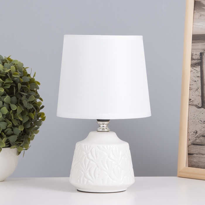 Лампа настольная Лампа настольная "Даниэль" 1х40Вт Е14 белый 14,5х14,5х24см