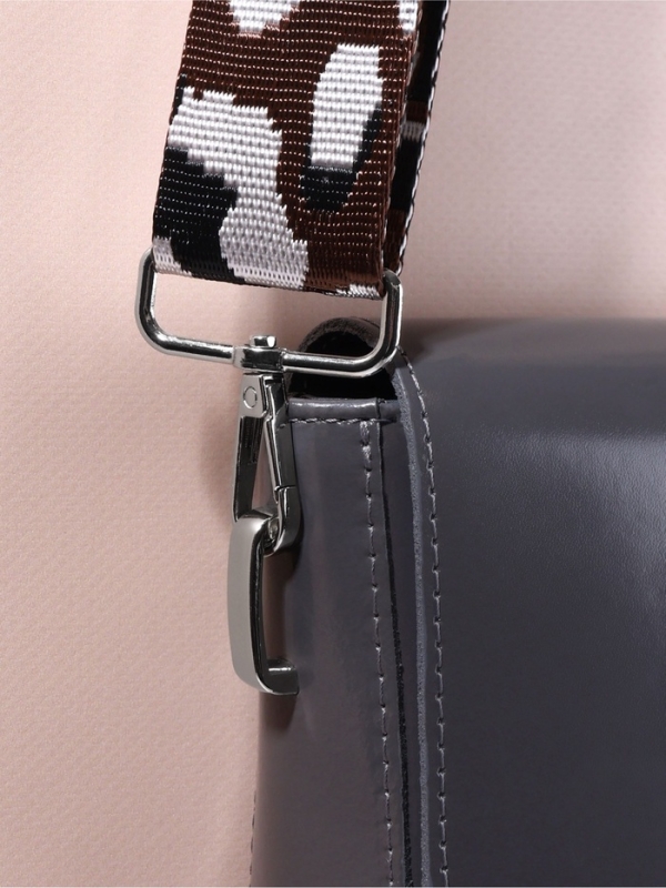 Ручка для сумки «Орнамент леопард», стропа, с карабинами, 139 ± 3 × 3,8 см, цвет молочный Ручка для сумки «Орнамент леопард», стропа, с карабинами, 139 ± 3 × 3,8 см, цвет молочный