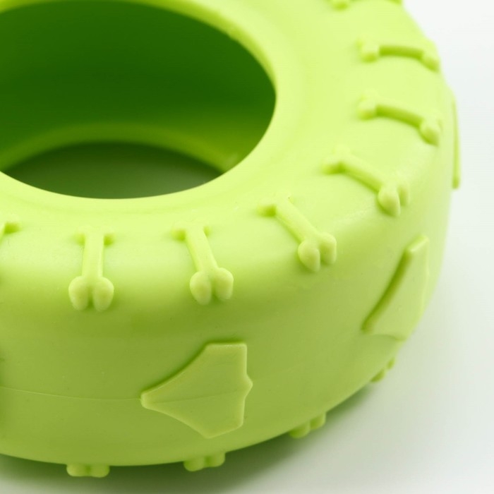 Игрушка жевательная для собак Игрушка жевательная для собак "Шина" 9 см, салатовая