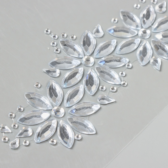 Наклейка пластик стразы на лицо Наклейка пластик стразы на лицо "Три цветка" серебро 14,5х16 см