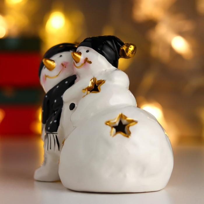 Сувенир керамика свет Сувенир керамика свет "Снеговички, чёрные колпаки и шарфы" 10х12х8 см