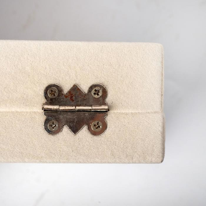 Подставка для украшений «Шкатулка» , 7 полос, 3 ячейки, 20×15×4,5, цвет бежевый