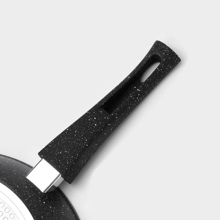 Сковорода кованая Magistro Dark, d=28 см, съёмная ручка soft-touch, антипригарное покрытие, индукция, цвет чёрный Сковорода кованая Magistro Dark, d=28 см, съёмная ручка soft-touch, антипригарное покрытие, индукция, цвет чёрный