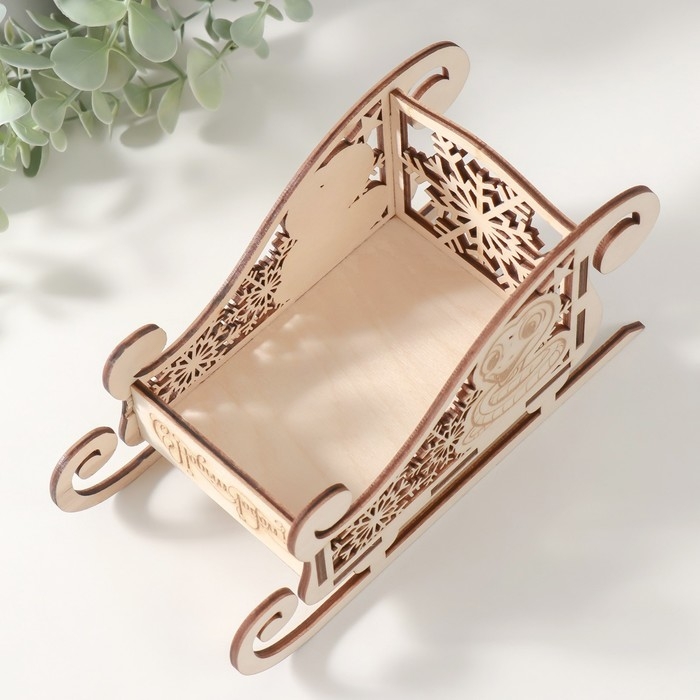 Шкатулка-сани  Шкатулка-сани "Змея. Снежинка." 19,5х9,5х10 см