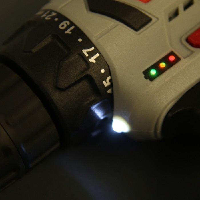 Дрель-шуруповерт "Ресанта" ДА-18-2ЛК, 18 Вт, 2х2 Ач, Li-Ion, 50 Нм, 400/1400 об/мин