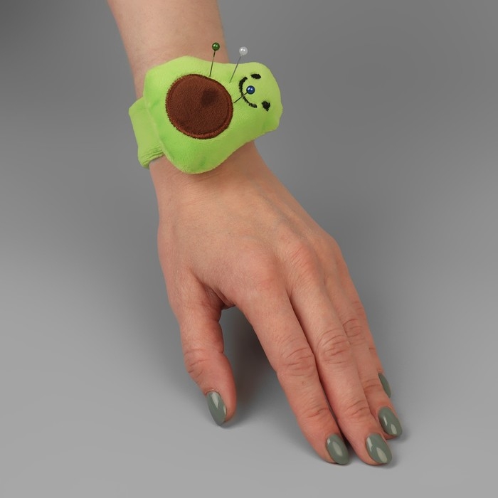 Игольница на браслете «Авокадо», 23 × 5,5 см, цвет зелёный Игольница на браслете «Авокадо», 23 × 5,5 см, цвет зелёный