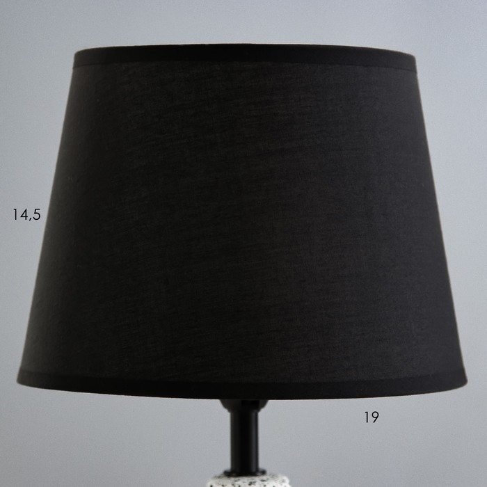 Настольная лампа Настольная лампа "Алетта" Е14 40Вт бело-черный 20х20х36 см RISALUX