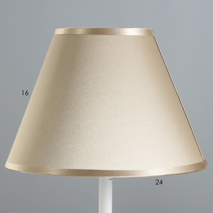 Лампа настольная Oliver 1х15Вт Е27 белый/шампань 25х25х40см RISALUX Лампа настольная Oliver 1х15Вт Е27 белый/шампань 25х25х40см RISALUX