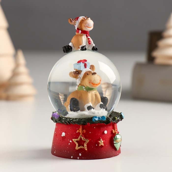 Сувенир полистоун водяной шар Сувенир полистоун водяной шар "Лосики - чехарда" 4,5х4,5х6,5 см