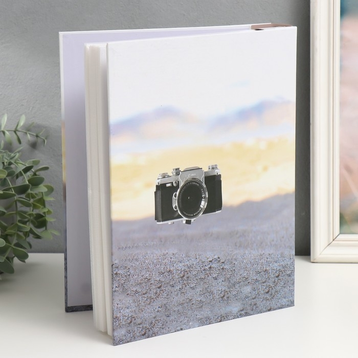 Фотоальбом на 200 фото 13х18 см Фотоальбом на 200 фото 13х18 см "Фотоаппарат ретро" в коробке МИКС 29,5х23х5,5 см