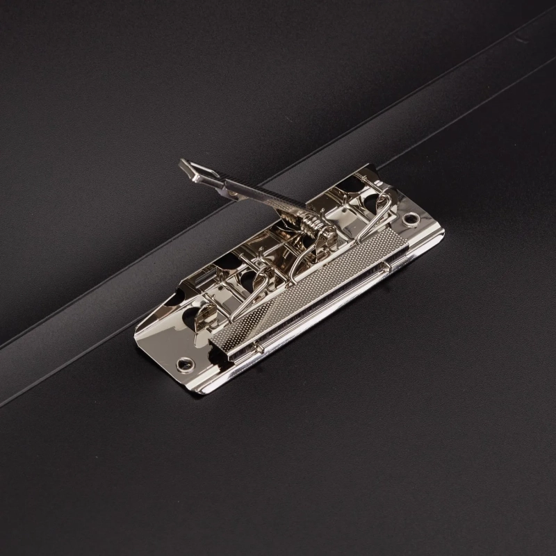 Папка с зажимом Комус Шелк черная