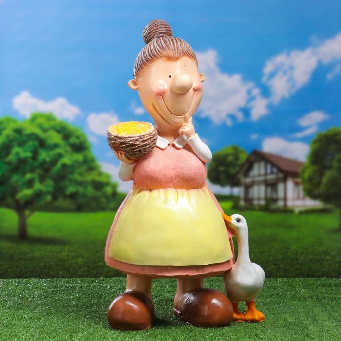 Садовая фигура  Садовая фигура "Бабушка с пшеницей" 24х30х60см