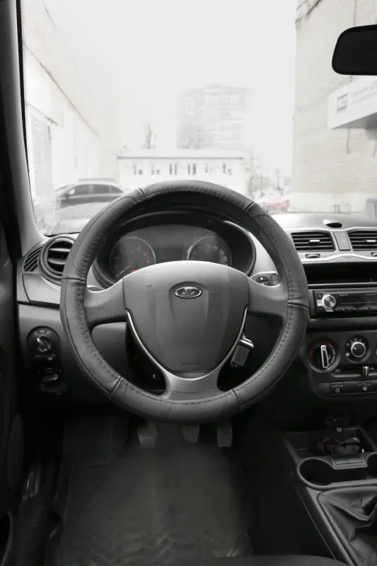 Оплетка на руль (нат. кожа) AVS GL-920M-B (размер M, черный) - Серия "Classic"